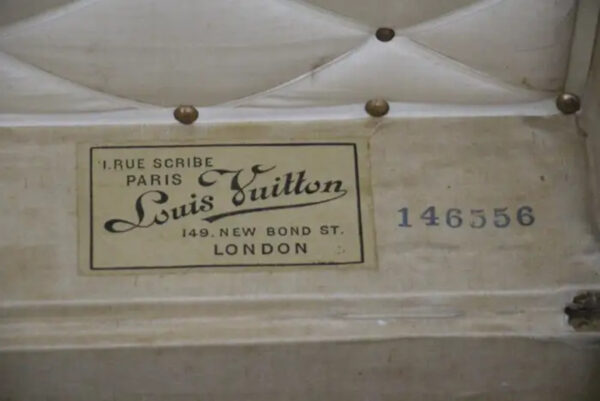 Malle Louis Vuitton ancienne en toile