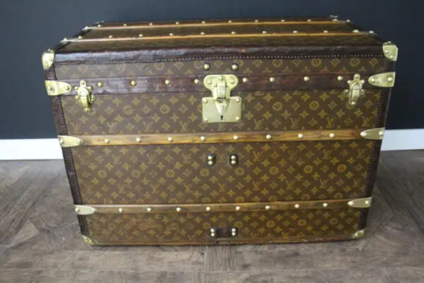 Malle Louis Vuitton ancienne en toile