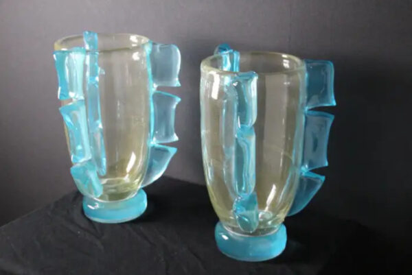 vases en verre bleu turquoise