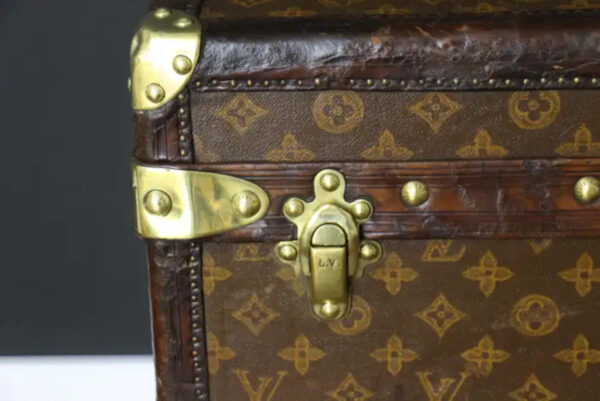 Malle Louis Vuitton ancienne en toile