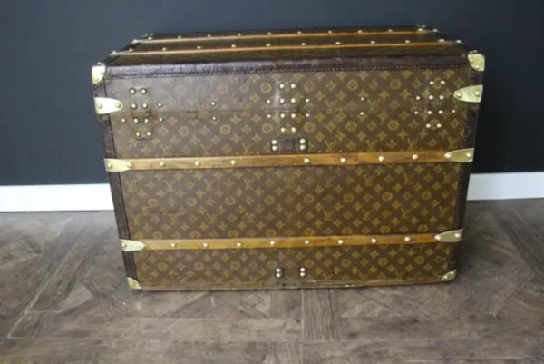 Malle Louis Vuitton ancienne en toile