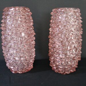 Paire de grands vases roses en verre de Murano rostrato de style Barovier